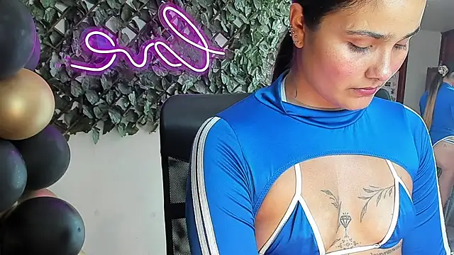 DestinyHills' Live XXX Chat
