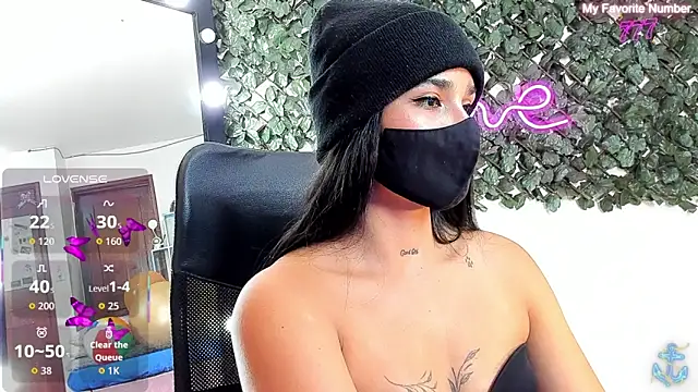 DestinyHills Adlı Modelin Canlı XXX Sohbeti