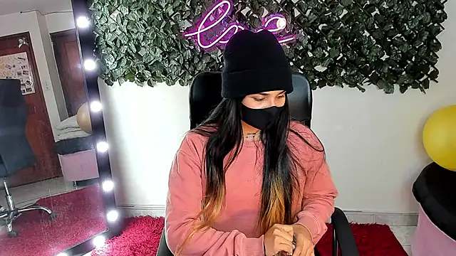 DestinyHills' Live XXX Chat