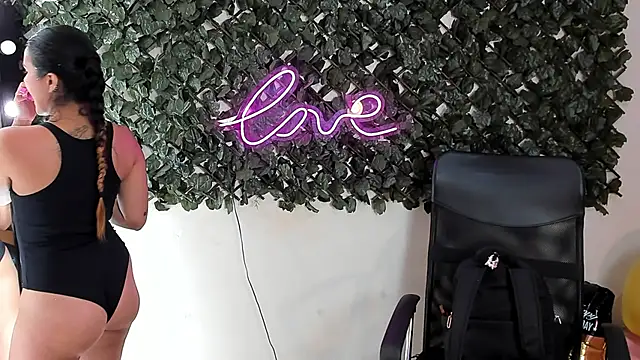 XXX chat uživo modela DestinyHills