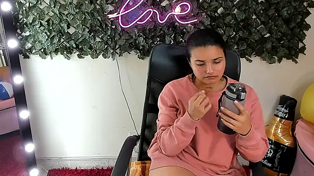 DestinyHills' Live XXX Chat