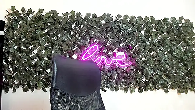 DestinyHills' Live XXX Chat