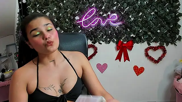 DestinyHills' Live XXX Chat