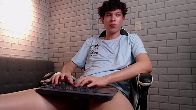 Nicola_hard webcam show