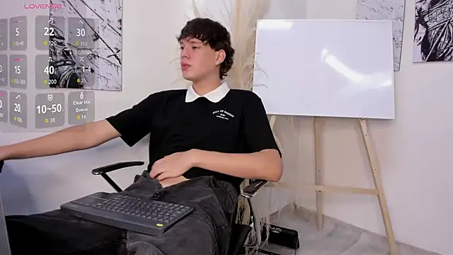 Nicola_hard webcam show