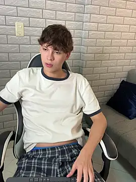 Nicola_hard Show Webcam