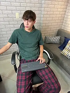 Nicola_hard Webcamshow
