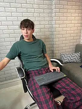 Nicola_hard Adlı Modelin Web Kamerası Şovu