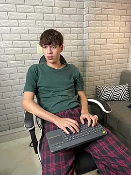 Nicola_hard Webcam Show