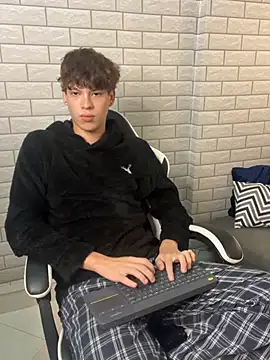 Nicola_hard Webcam Show