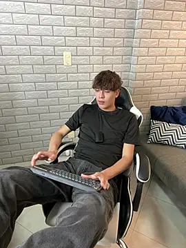 Nicola_hard 网络视讯表演
