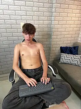 Pokazy przed kamerką – Nicola_hard