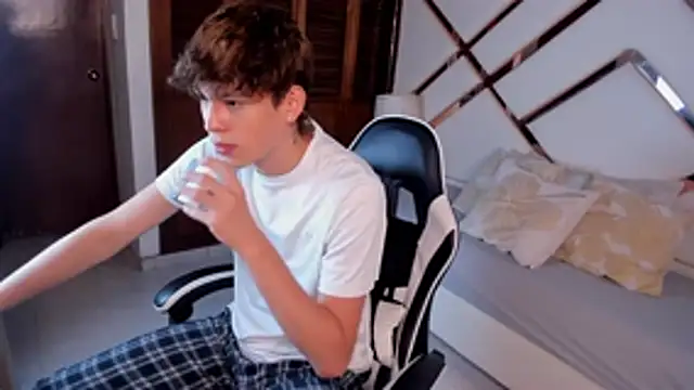 عرض كام Nicola_hard