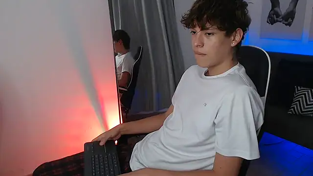 Nicola_hard Pertunjukan Webcam