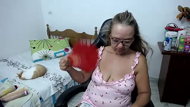 yeslluisa élő XXX-chatje