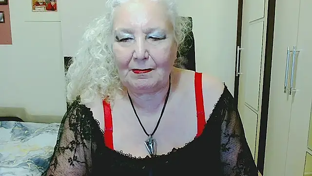 GrannyAlisa: διαδικτυακό σόου στην κάμερα