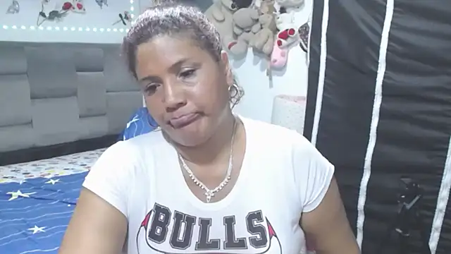 XXX chat uživo modela Sharloth_milf