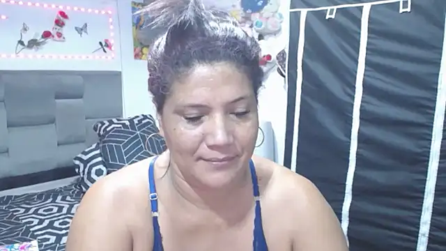 Czat XXX na żywo – Sharloth_milf