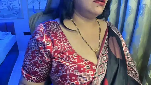tarivishu11 Adlı Modelin Canlı XXX Sohbeti