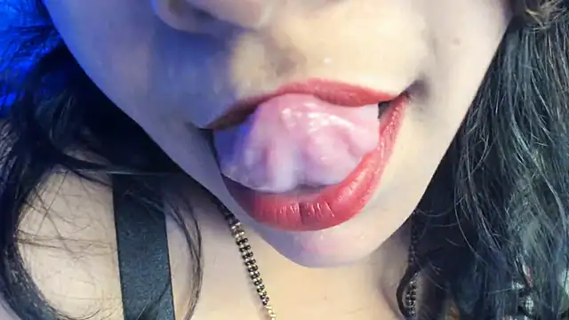 tarivishu11's Webcam Show