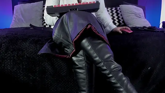 _Jade_16 élő XXX-chatje