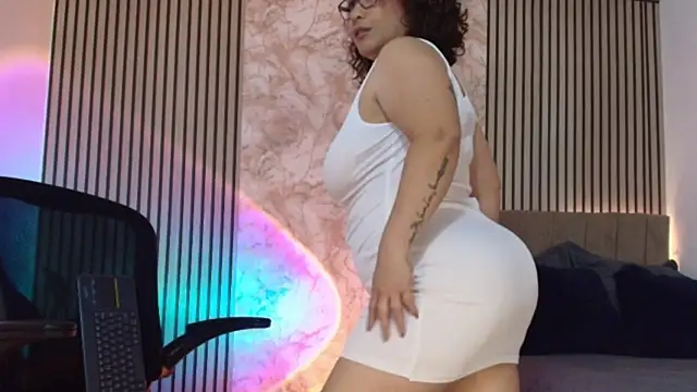 Chat +18 de JuliRamirez ao vivo