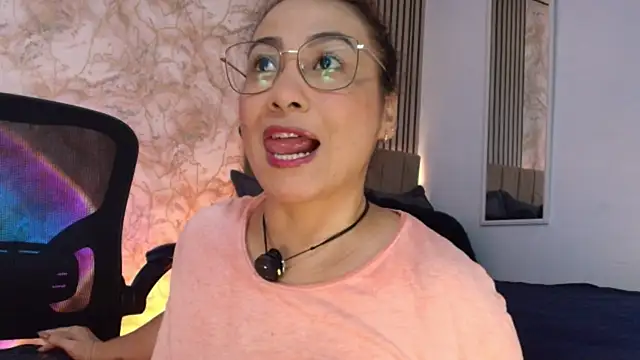 JuliRamirez's Live XXX Chat