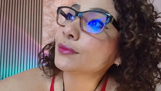 JuliRamirez's Live XXX Chat