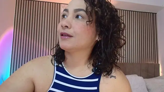 Chat +18 de JuliRamirez ao vivo