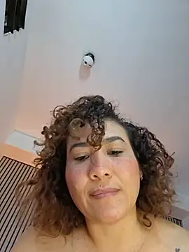 JuliRamirez Chat XXX in diretta