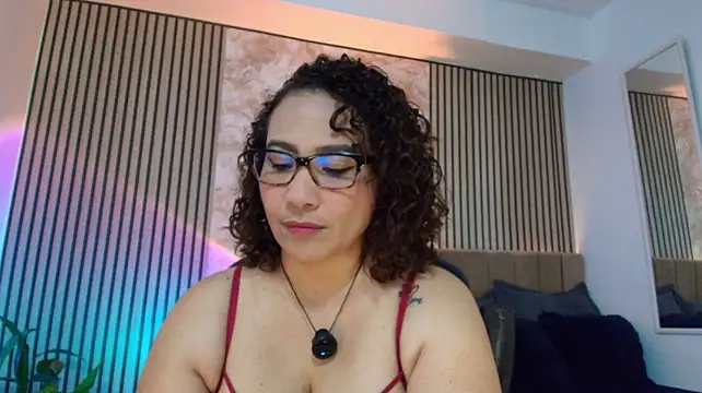 JuliRamirez Chat XXX in diretta