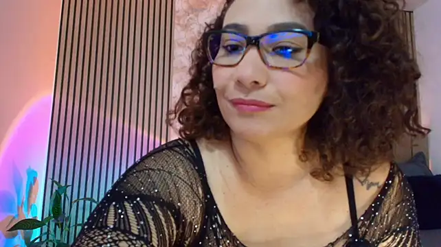 Chat +18 de JuliRamirez ao vivo