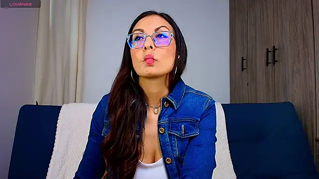 Chatroom XXX en direct de Swetisabella01