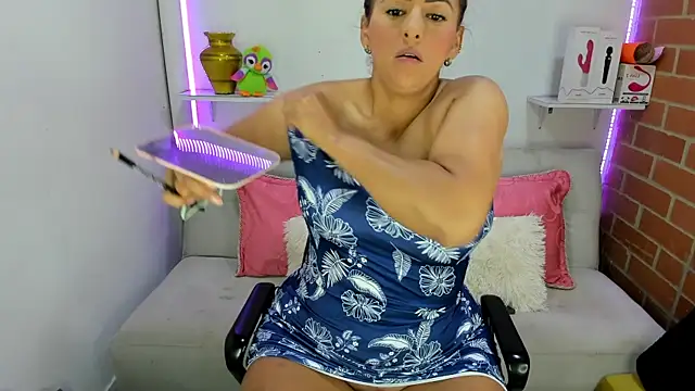 rukminilatinn Live XXX chat