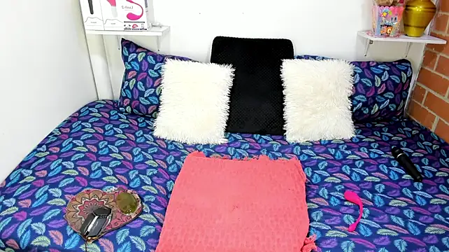 rukminilatin's Live XXX Chat