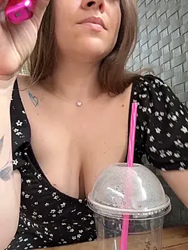 CrazyTori Adlı Modelin Canlı XXX Sohbeti