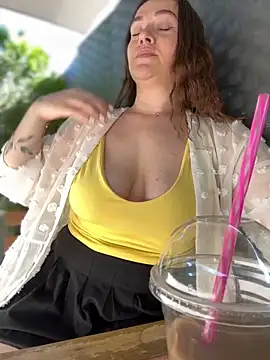 Show modela CrazyTori na web-kameri