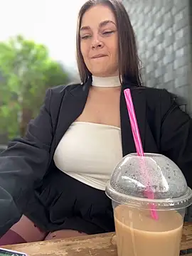 CrazyTori Adlı Modelin Canlı XXX Sohbeti