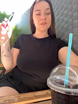 CrazyTori: διαδικτυακό σόου στην κάμερα