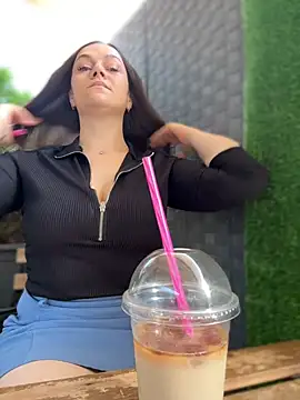 XXX chat uživo modela CrazyTori