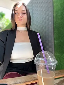 CrazyTori Adlı Modelin Canlı XXX Sohbeti