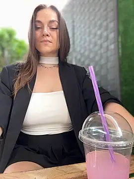 XXX chat uživo modela CrazyTori