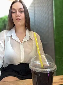 CrazyTori Adlı Modelin Canlı XXX Sohbeti