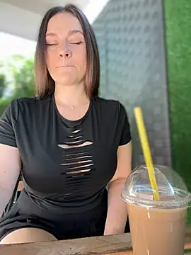 CrazyTori Adlı Modelin Canlı XXX Sohbeti