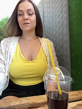 XXX chat uživo modela CrazyTori