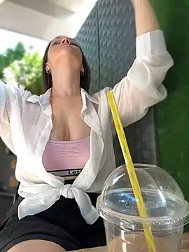 CrazyTori Adlı Modelin Canlı XXX Sohbeti