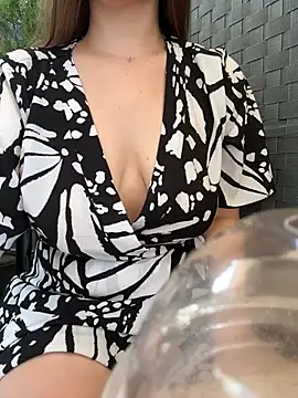 دردشة CrazyTori الجنسية المباشرة