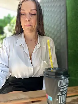 CrazyTori Adlı Modelin Canlı XXX Sohbeti
