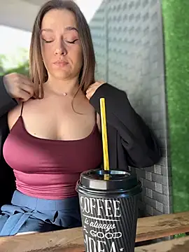 CrazyTori Adlı Modelin Canlı XXX Sohbeti