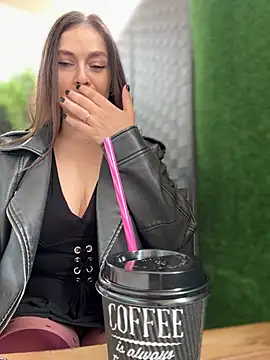 XXX chat uživo modela CrazyTori